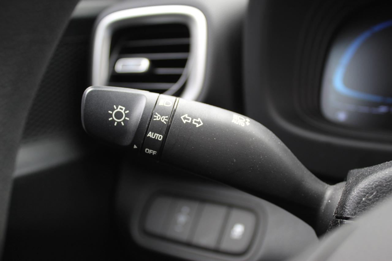 2023 Hyundai Venue Essential IVT w/Two-Tone Photo