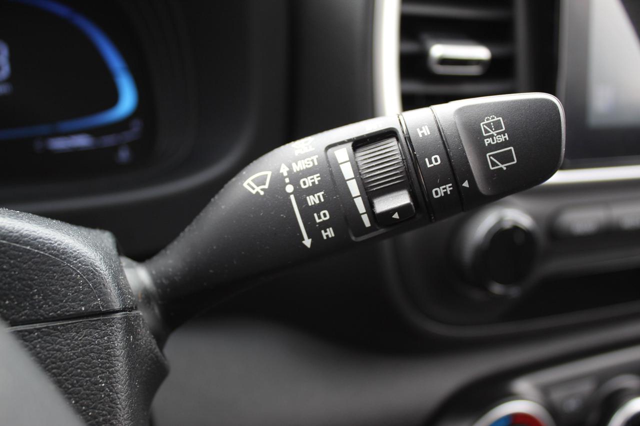 2023 Hyundai Venue Essential IVT w/Two-Tone Photo