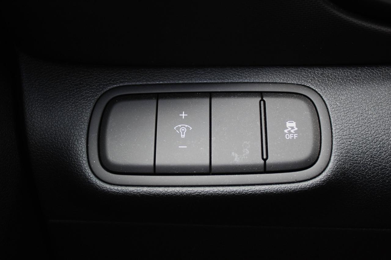 2023 Hyundai Venue Essential IVT w/Two-Tone Photo