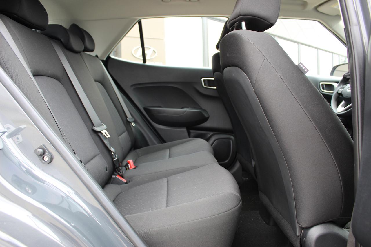 2023 Hyundai Venue Essential IVT w/Two-Tone Photo