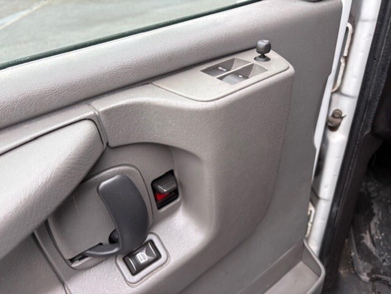 2011 Chevrolet Express Passenger LT 3500 *12 PASSENGER-CERTIFIED-10 TO CHOOSE FROM* Photo
