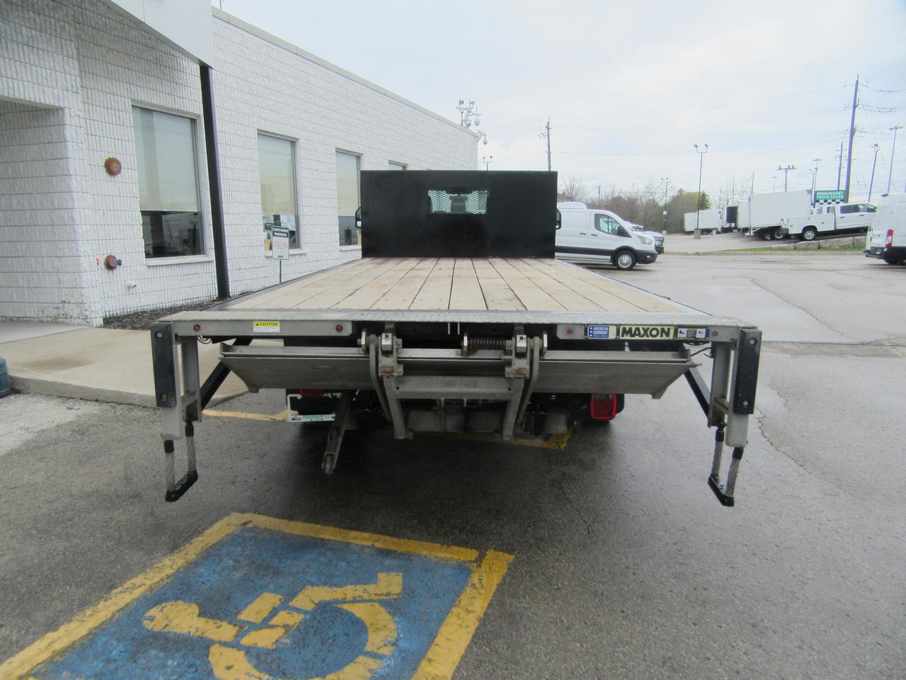 2023 Ford F-550 DIESEL 16FT FLAT DECK WITH POWER LIFTGATE Photo3