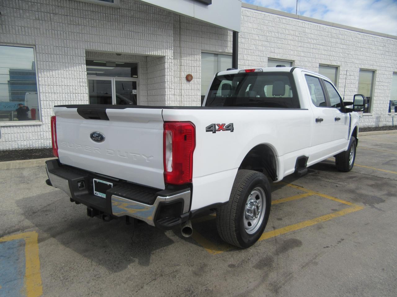 2025 Ford F-350 CREW CAB 4X4 8FT LONG BOX Photo