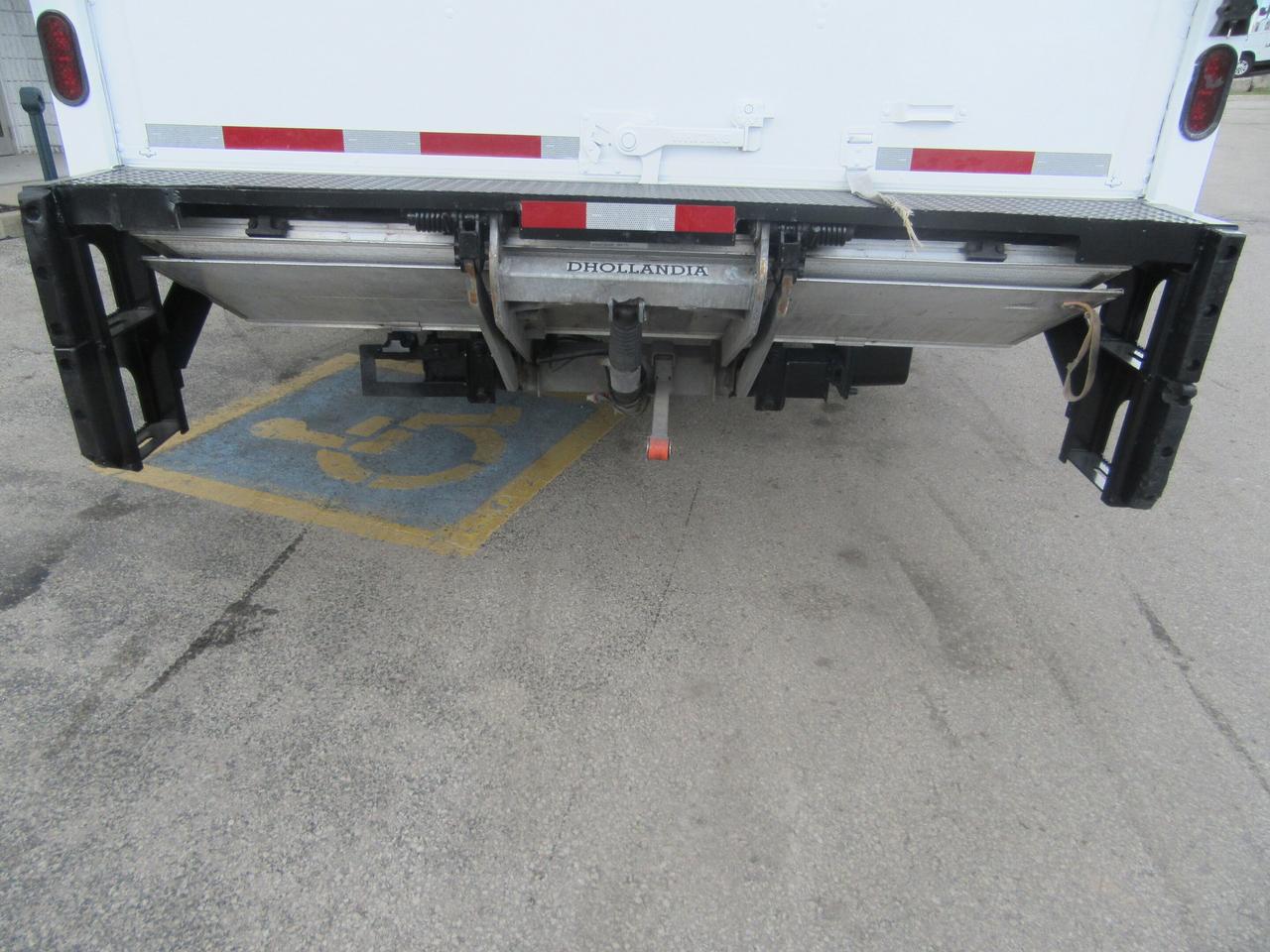 2020 Isuzu NRR DIESEL 20FT HIGH & WIDE BOX POWER LIFTGATE Photo