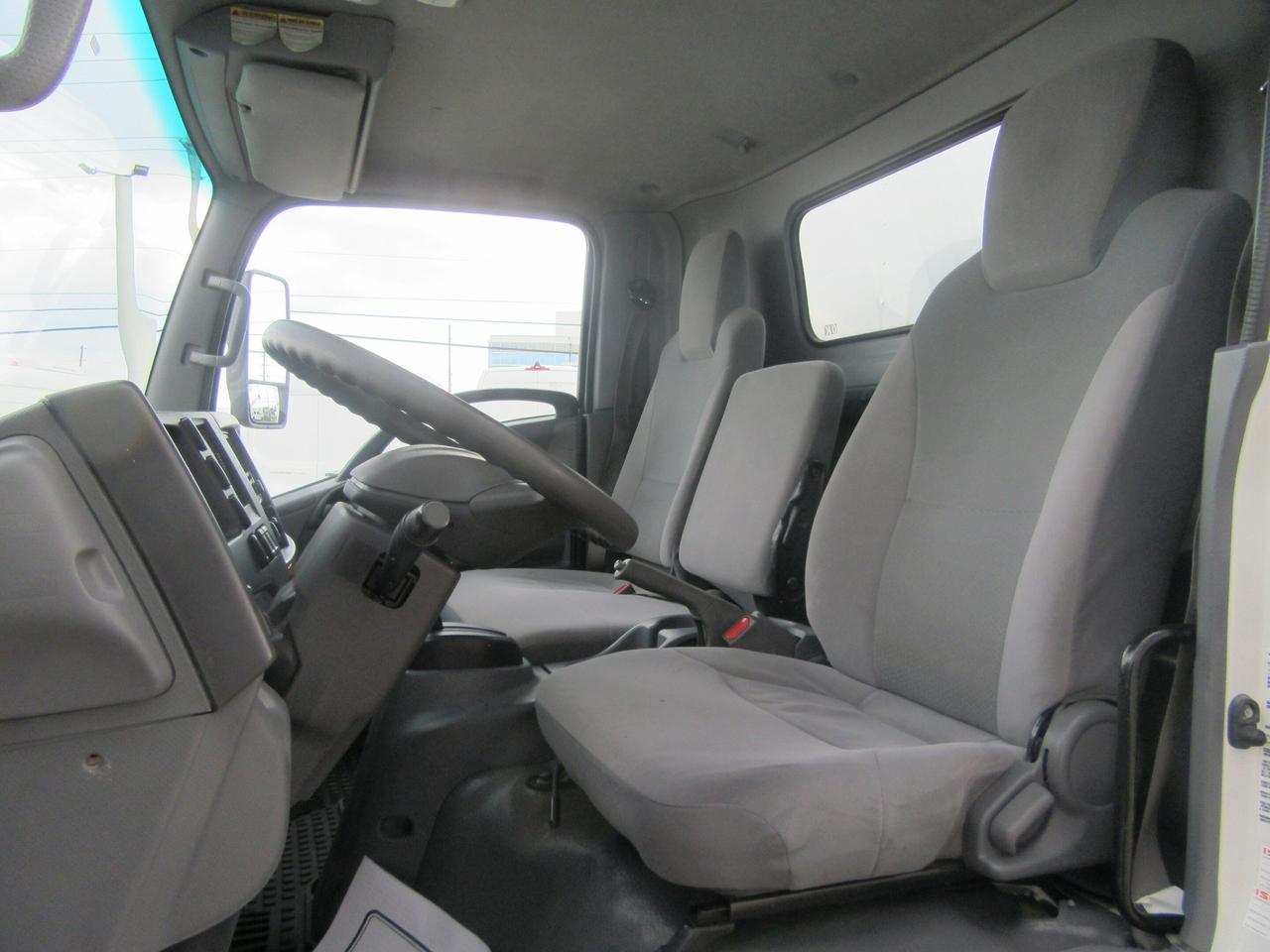 2020 Isuzu NRR DIESEL 20FT HIGH & WIDE BOX POWER LIFTGATE Photo