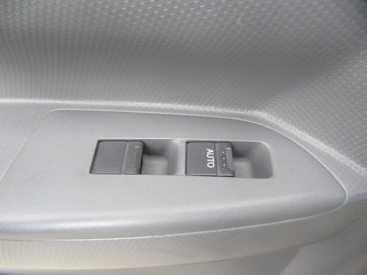2020 Isuzu NRR DIESEL 20FT HIGH & WIDE BOX POWER LIFTGATE Photo