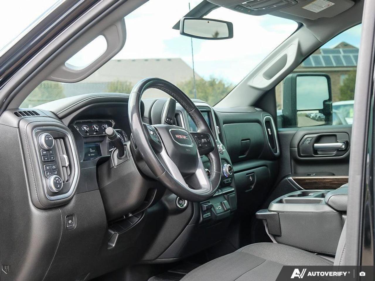 2021 GMC SIERRA 2500HD SLESLE, 6.6L V8, 4X4, ALLOYS, CLOTH, 1-OWNER, MACM Photo
