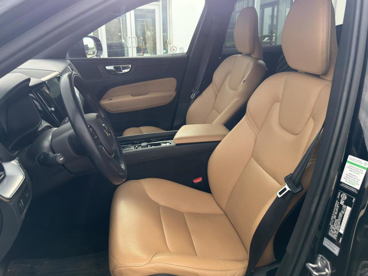 2019 Volvo XC60 T6 AWD Momentum Photo