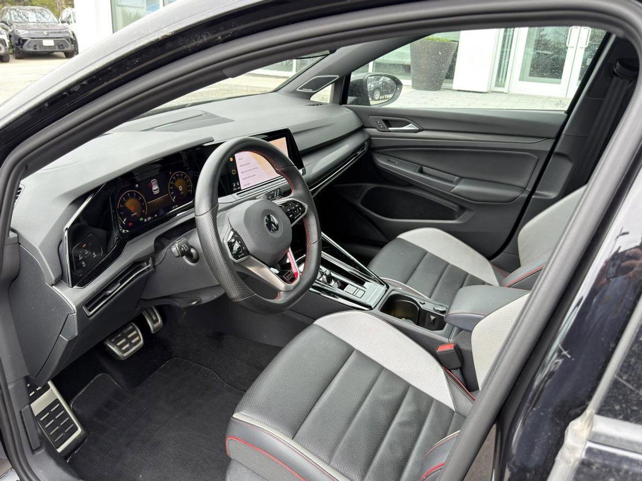 2023 Volkswagen Golf GTI Performance Auto Photo4