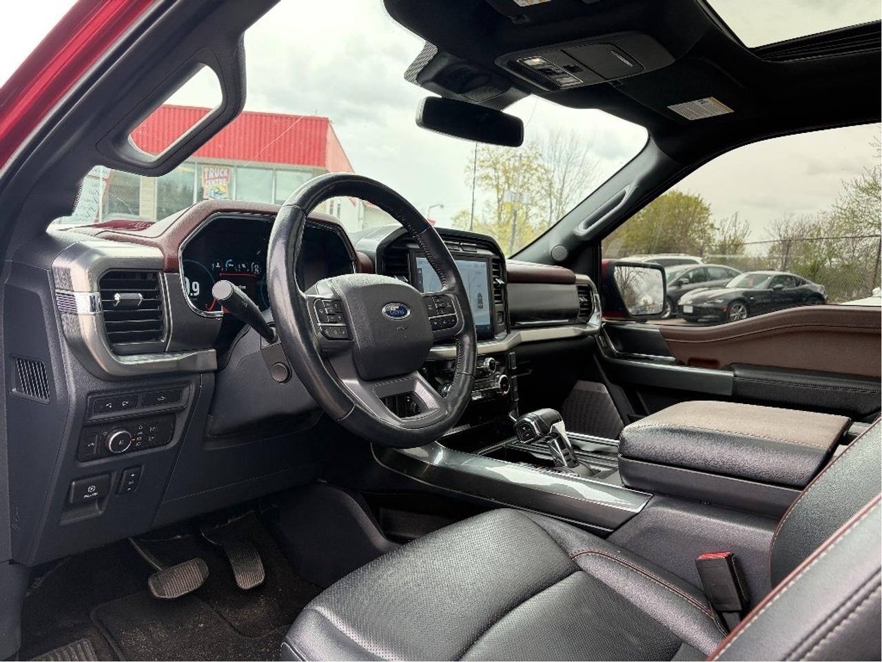 2022 Ford F-150 LARIAT, SUNROOF, POWER RUNNING BOARDS & TAILGATE! Photo
