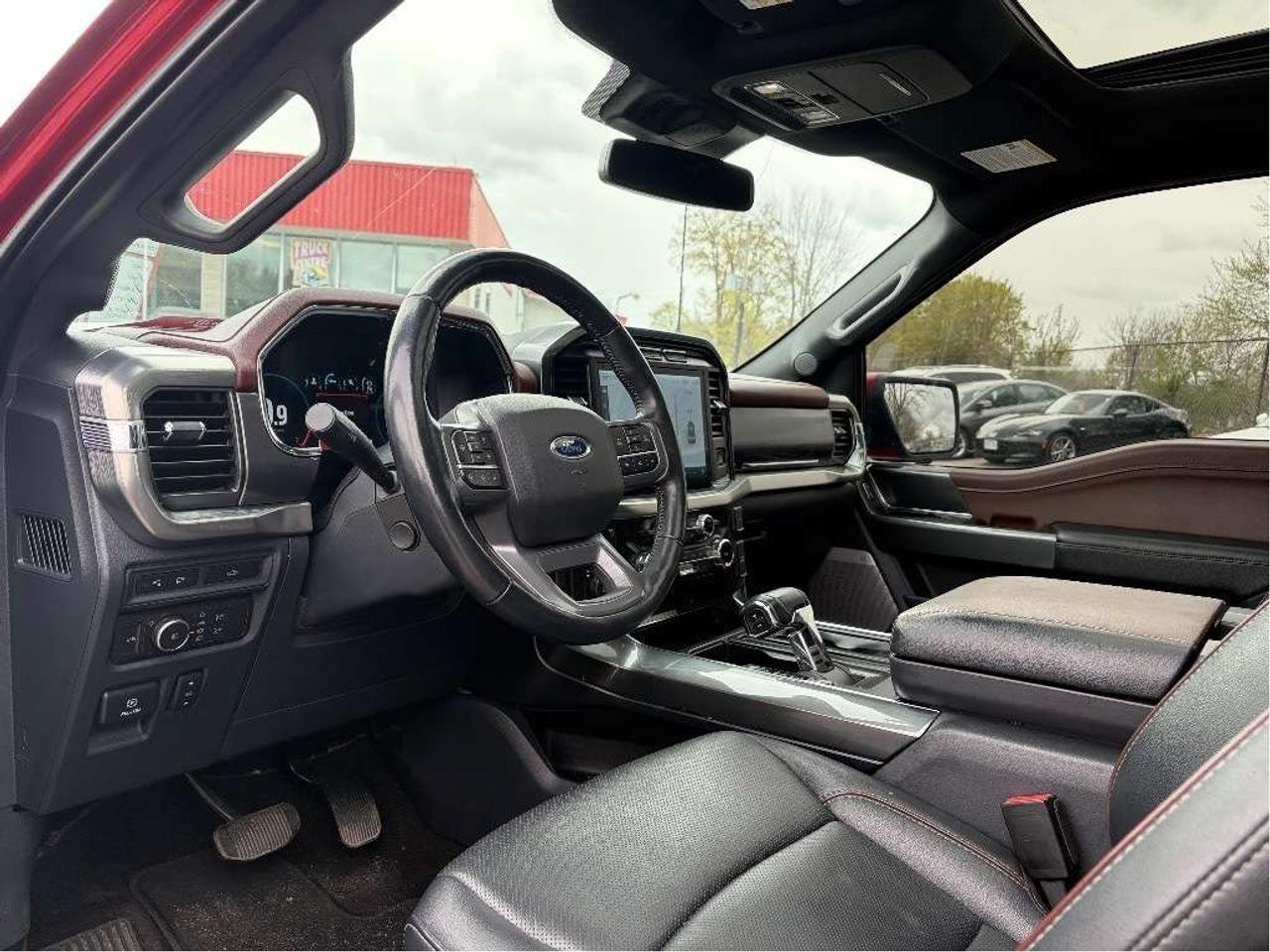 2022 Ford F-150 LARIAT, SUNROOF, POWER RUNNING BOARDS & TAILGATE! Photo