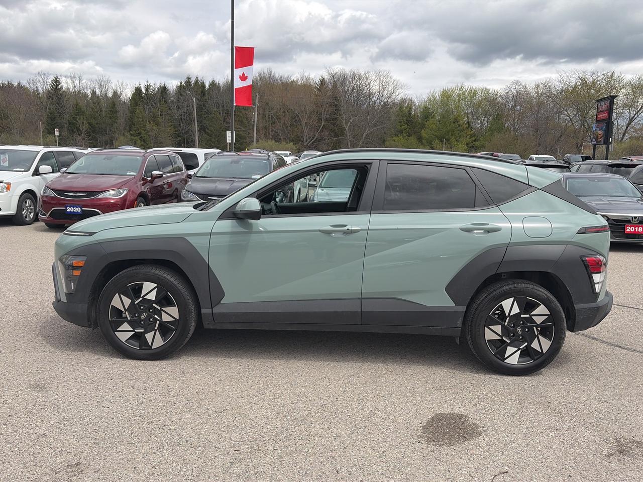 2024 Hyundai KONA PREFERRED, REMOTE START, CLEAN CARFAX, BACKUP CAM! Photo2