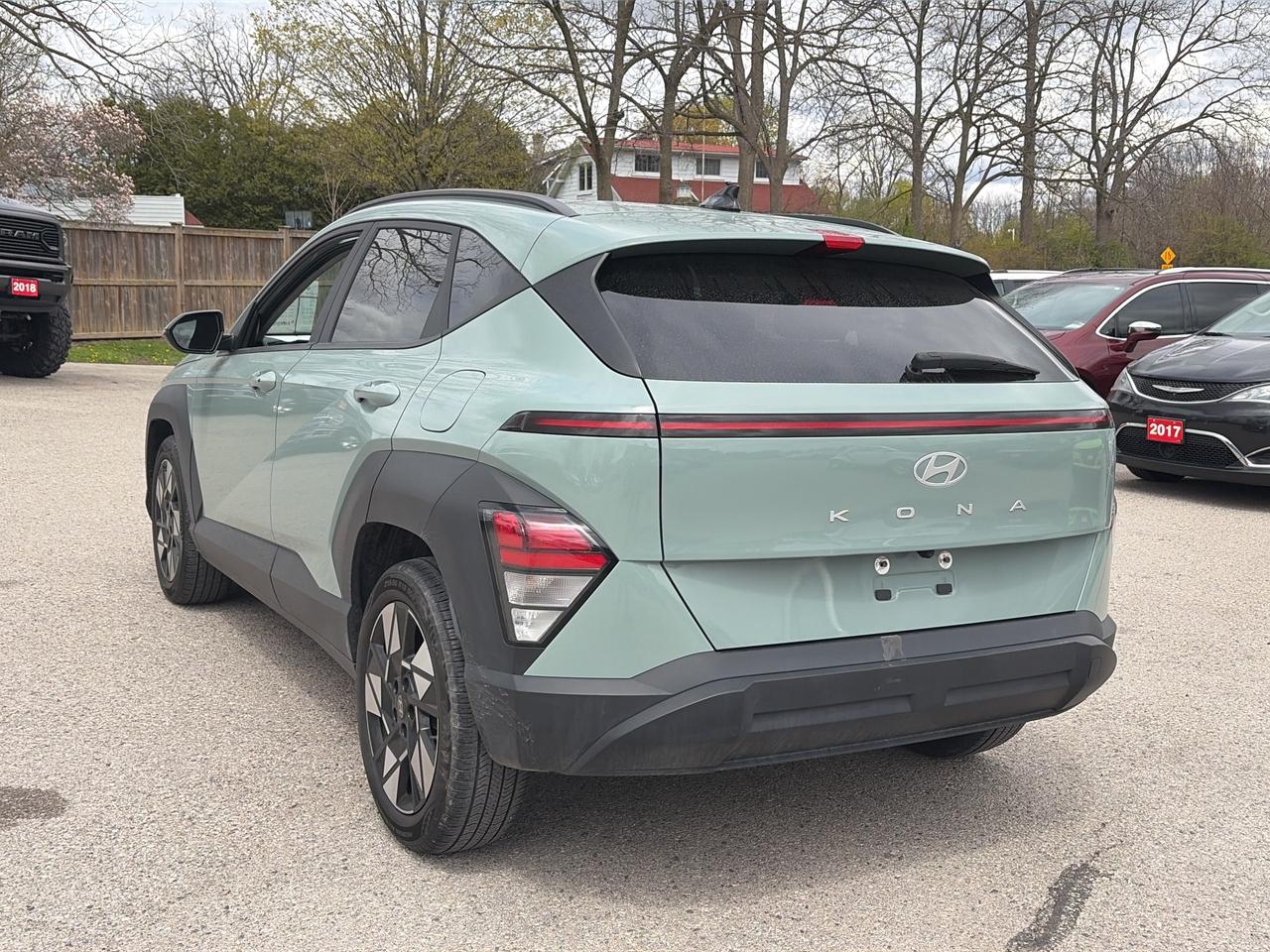 2024 Hyundai KONA PREFERRED, REMOTE START, CLEAN CARFAX, BACKUP CAM! Photo