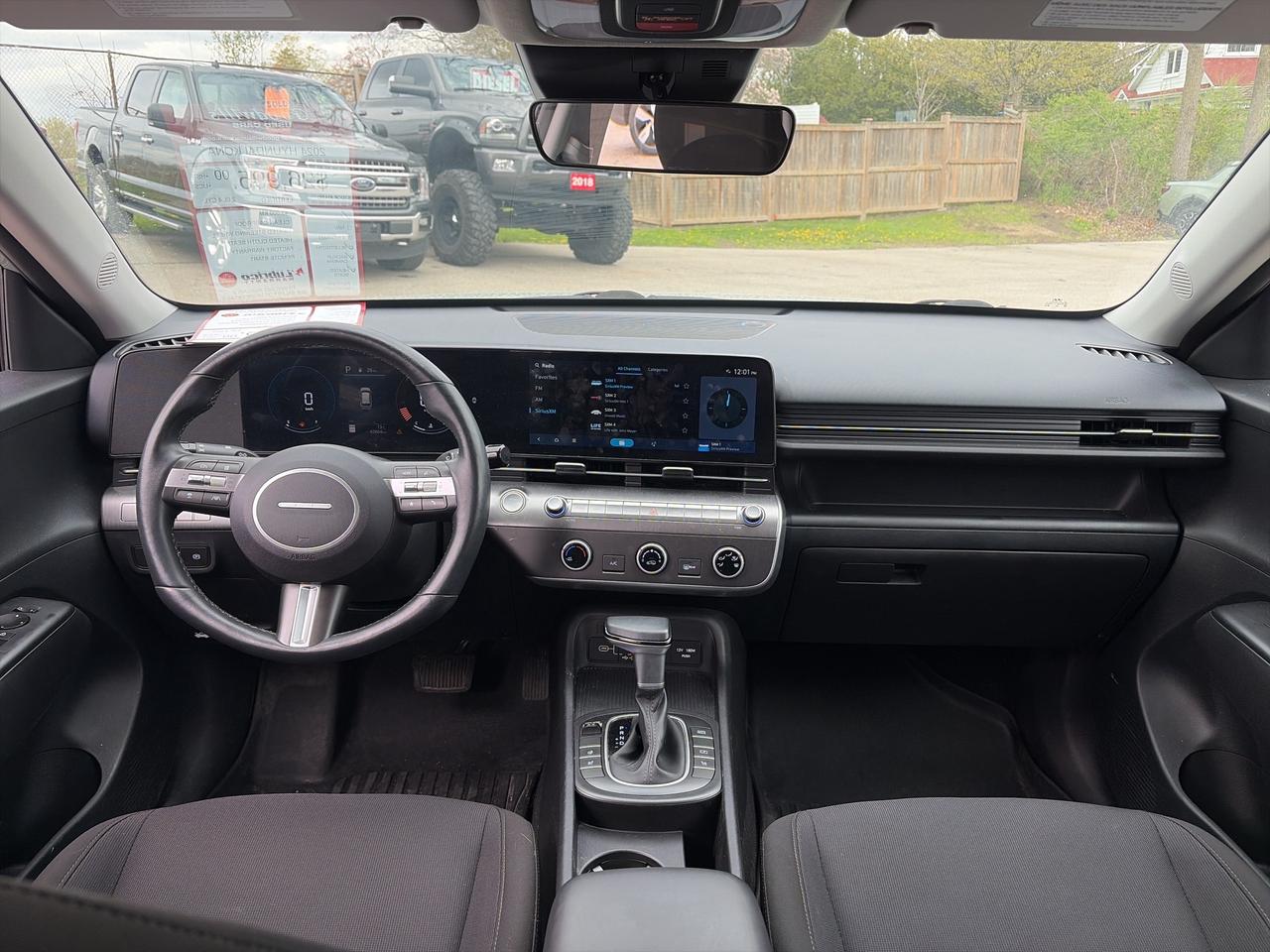 2024 Hyundai KONA PREFERRED, REMOTE START, CLEAN CARFAX, BACKUP CAM! Photo