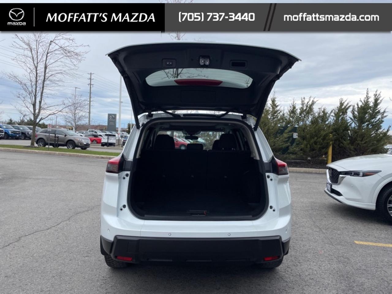 2024 Nissan Rogue SV MOONROOF Photo4