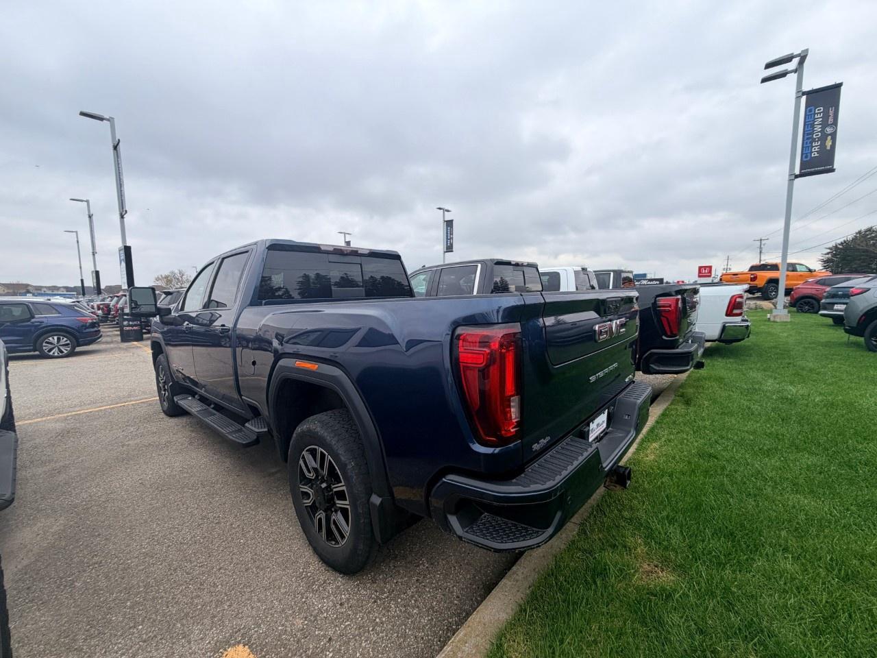 2020 GMC SIERRA 2500HD 4WD Crew Cab Standard Box AT4 Photo