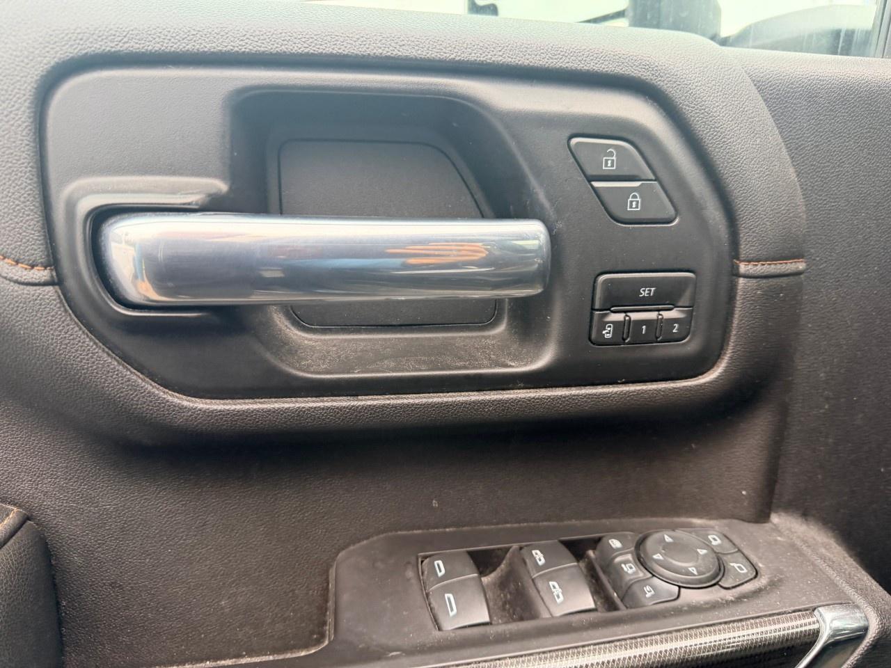 2020 GMC SIERRA 2500HD 4WD Crew Cab Standard Box AT4 Photo