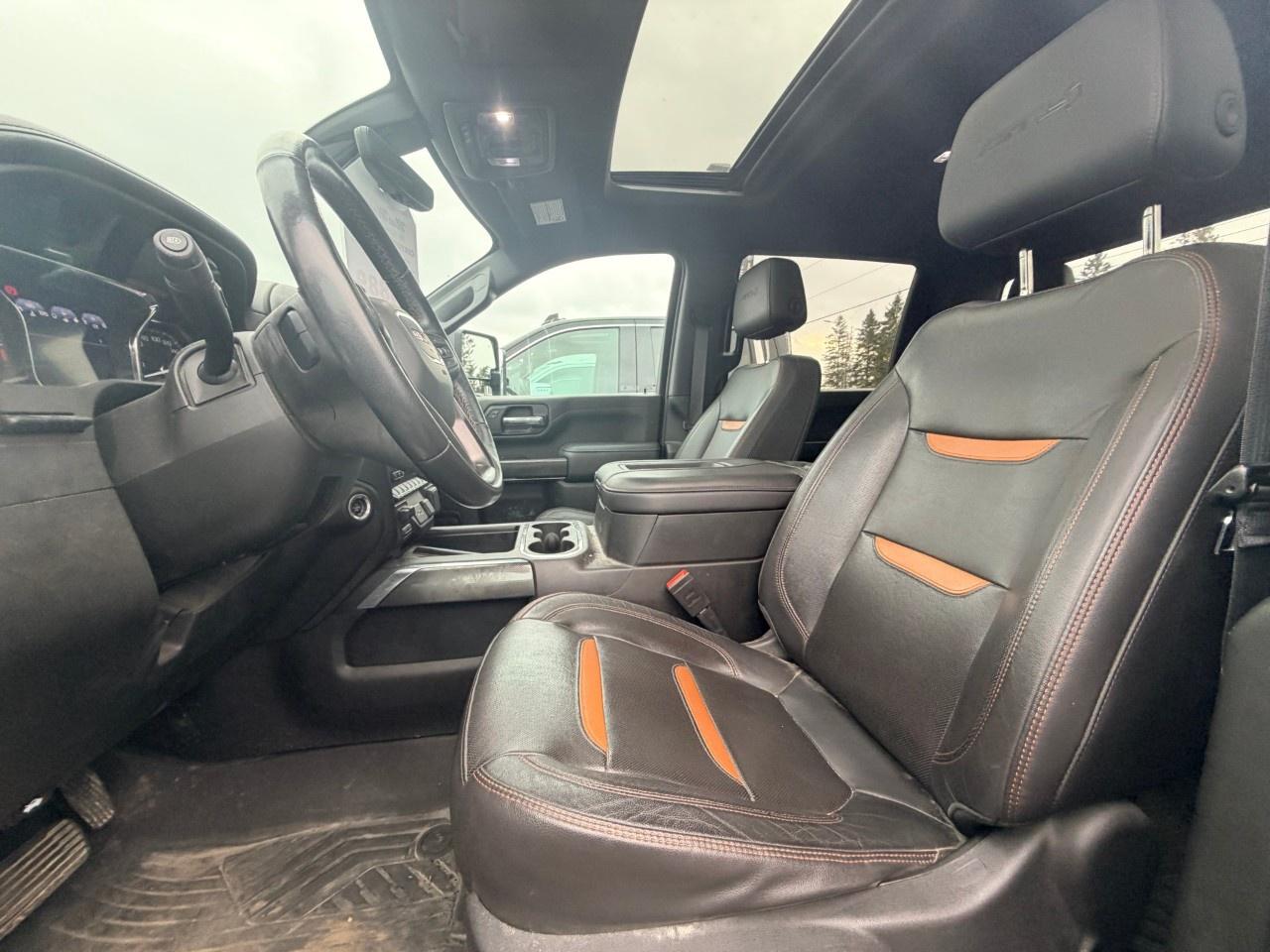 2020 GMC SIERRA 2500HD 4WD Crew Cab Standard Box AT4 Photo