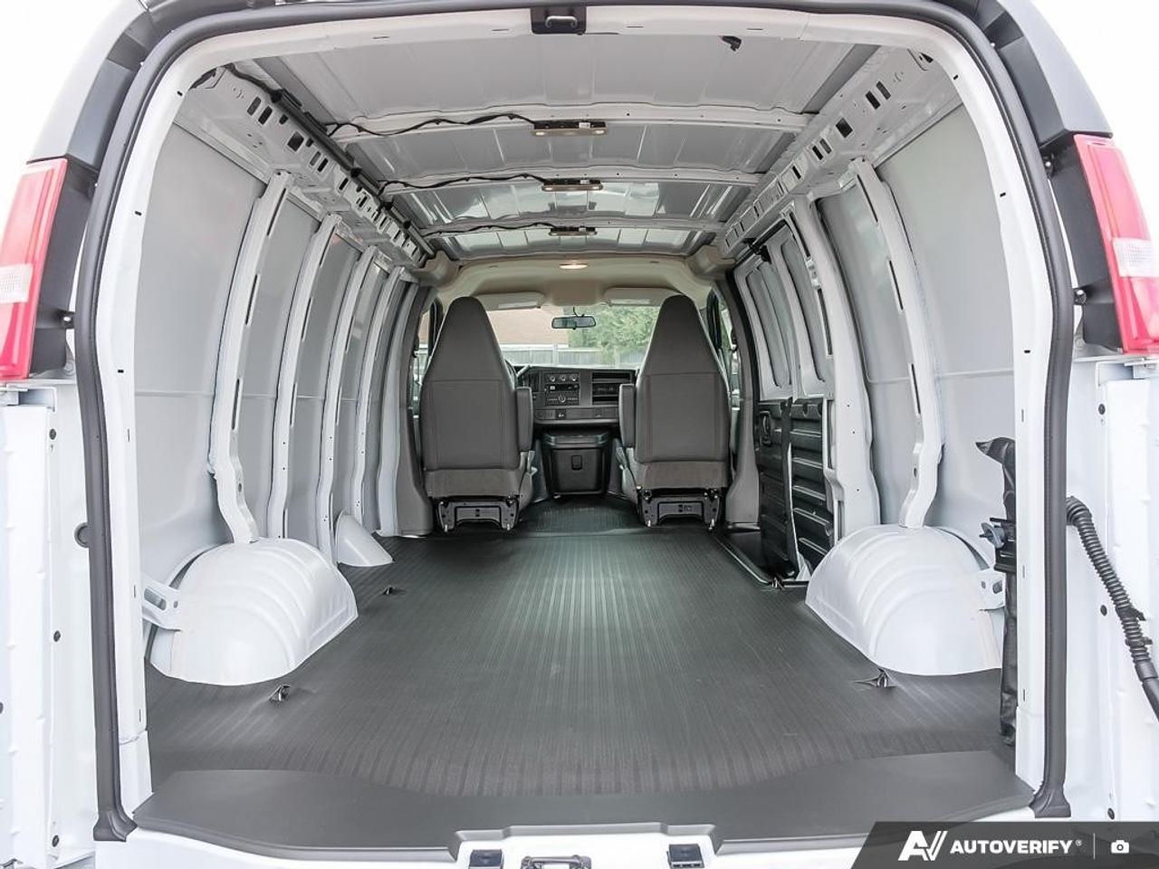 2026 GMC Savana Cargo Van 3500 Regular Wheelbase Rear-Wheel Drive Photo