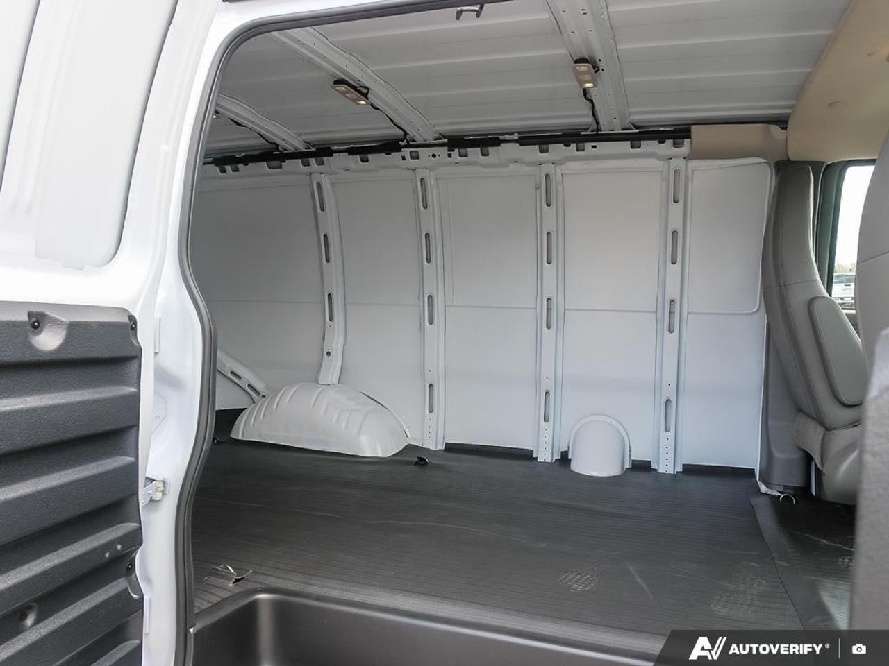 2026 GMC Savana Cargo Van 3500 Regular Wheelbase Rear-Wheel Drive Photo