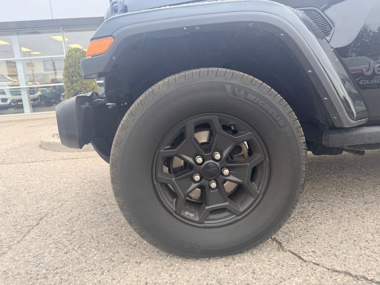 2022 Jeep Gladiator WillysWILLYS, 3.6L V6, 4X4, AUTOMATIC, ALLOYS, CLO Photo