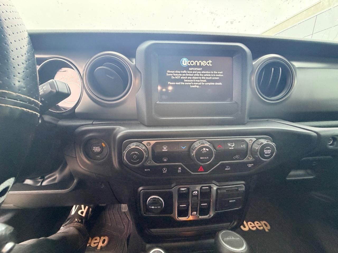 2022 Jeep Gladiator WillysWILLYS, 3.6L V6, 4X4, AUTOMATIC, ALLOYS, CLO Photo