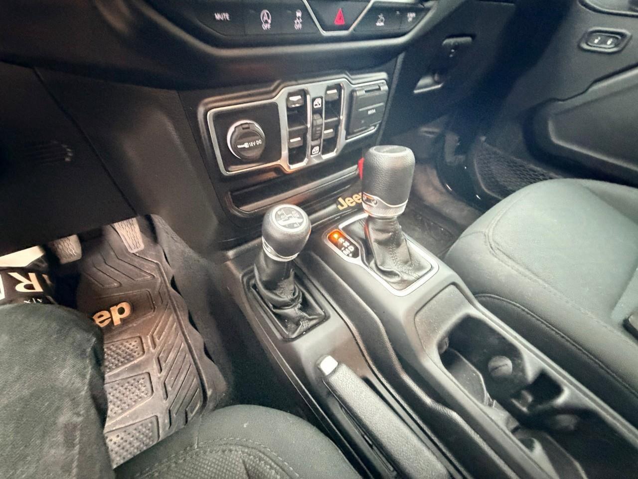 2022 Jeep Gladiator WillysWILLYS, 3.6L V6, 4X4, AUTOMATIC, ALLOYS, CLO Photo