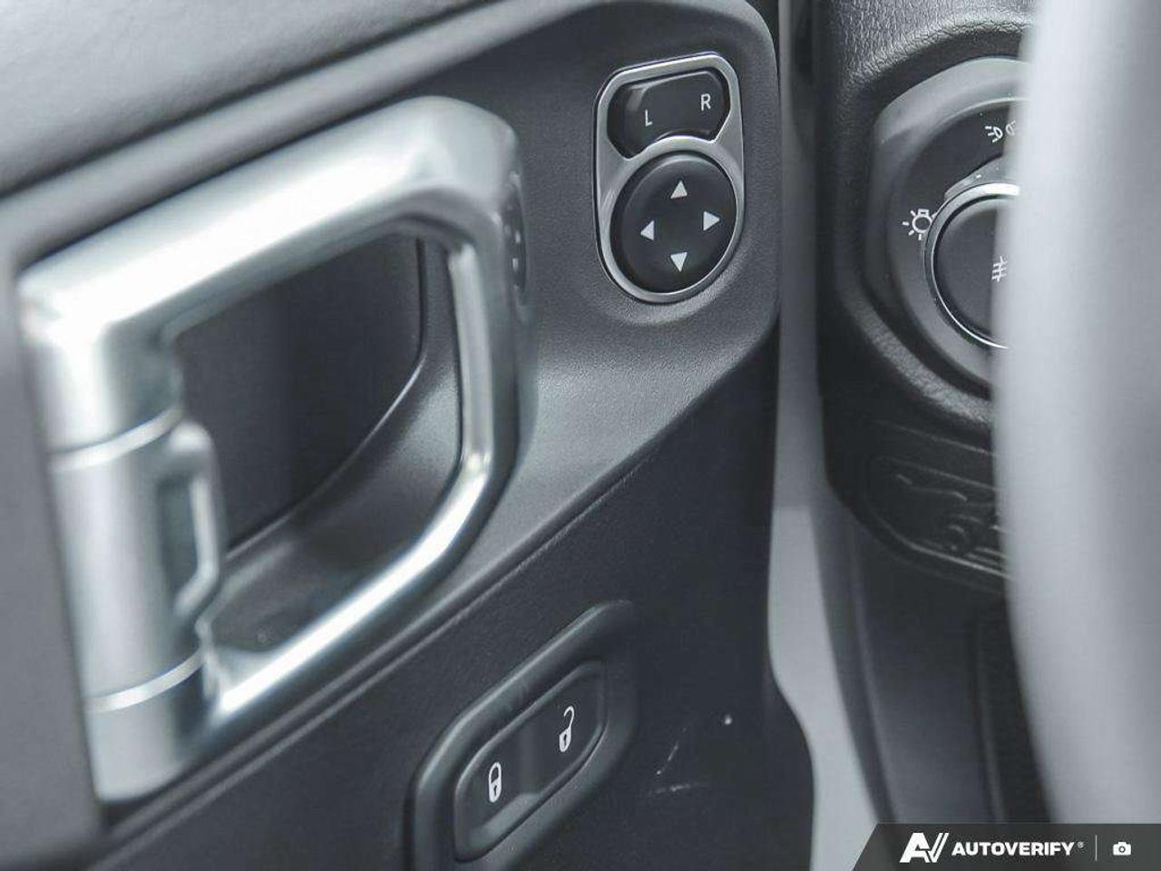 2025 Jeep Wrangler Sport S Photo
