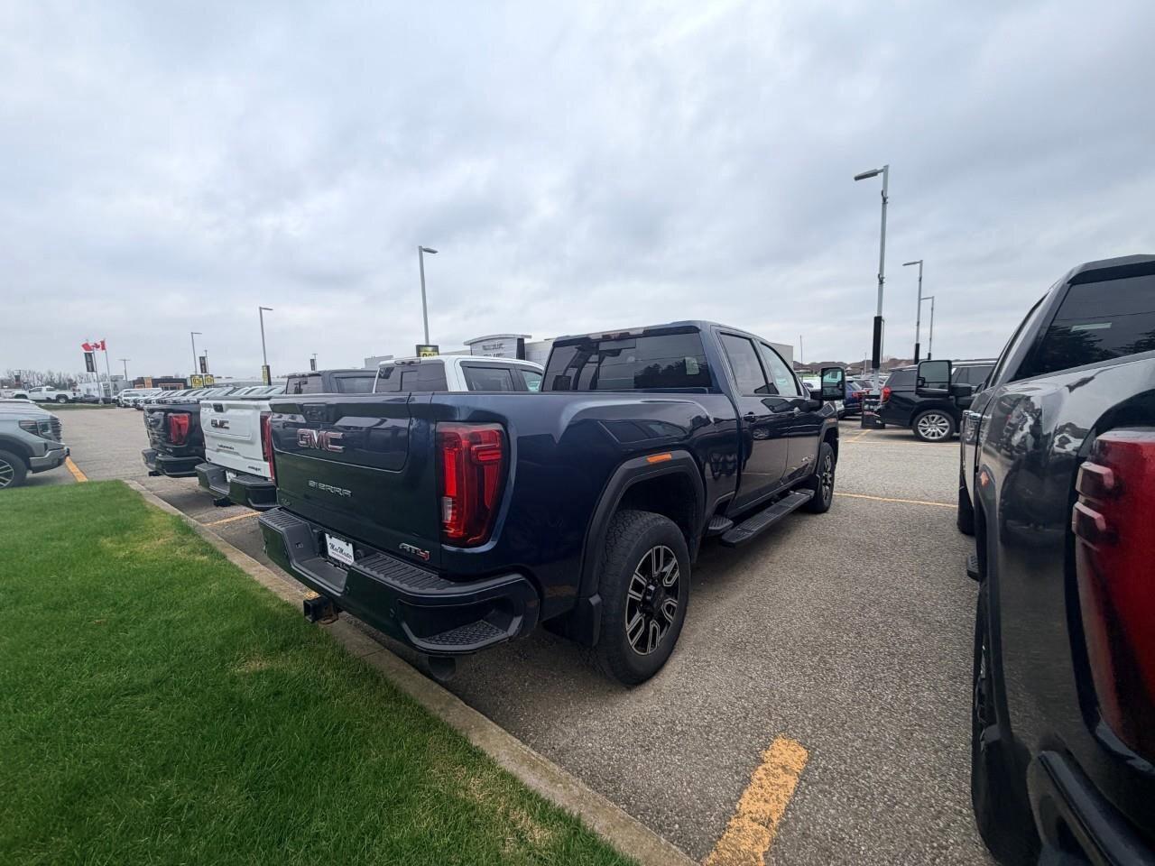 2020 GMC SIERRA 2500HD AT4AT4, 6.6L V8, 4X4, ALLOYS, LEATHER, MACMASTER O Photo