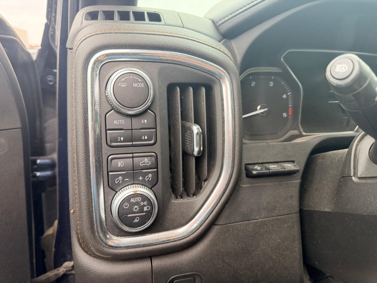 2020 GMC SIERRA 2500HD AT4AT4, 6.6L V8, 4X4, ALLOYS, LEATHER, MACMASTER O Photo