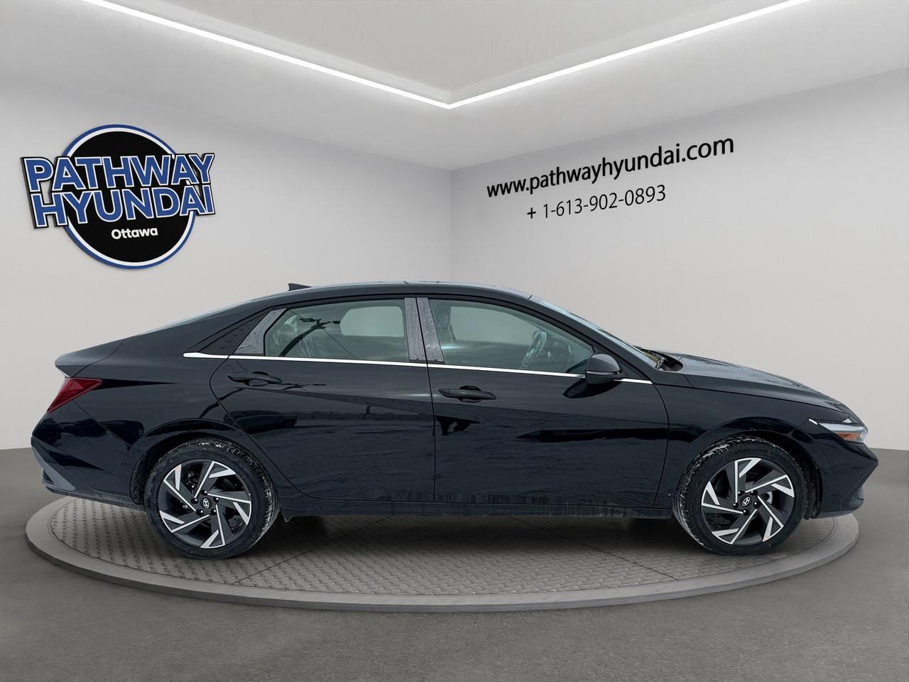 2026 Hyundai Elantra Hybrid Luxury Photo2