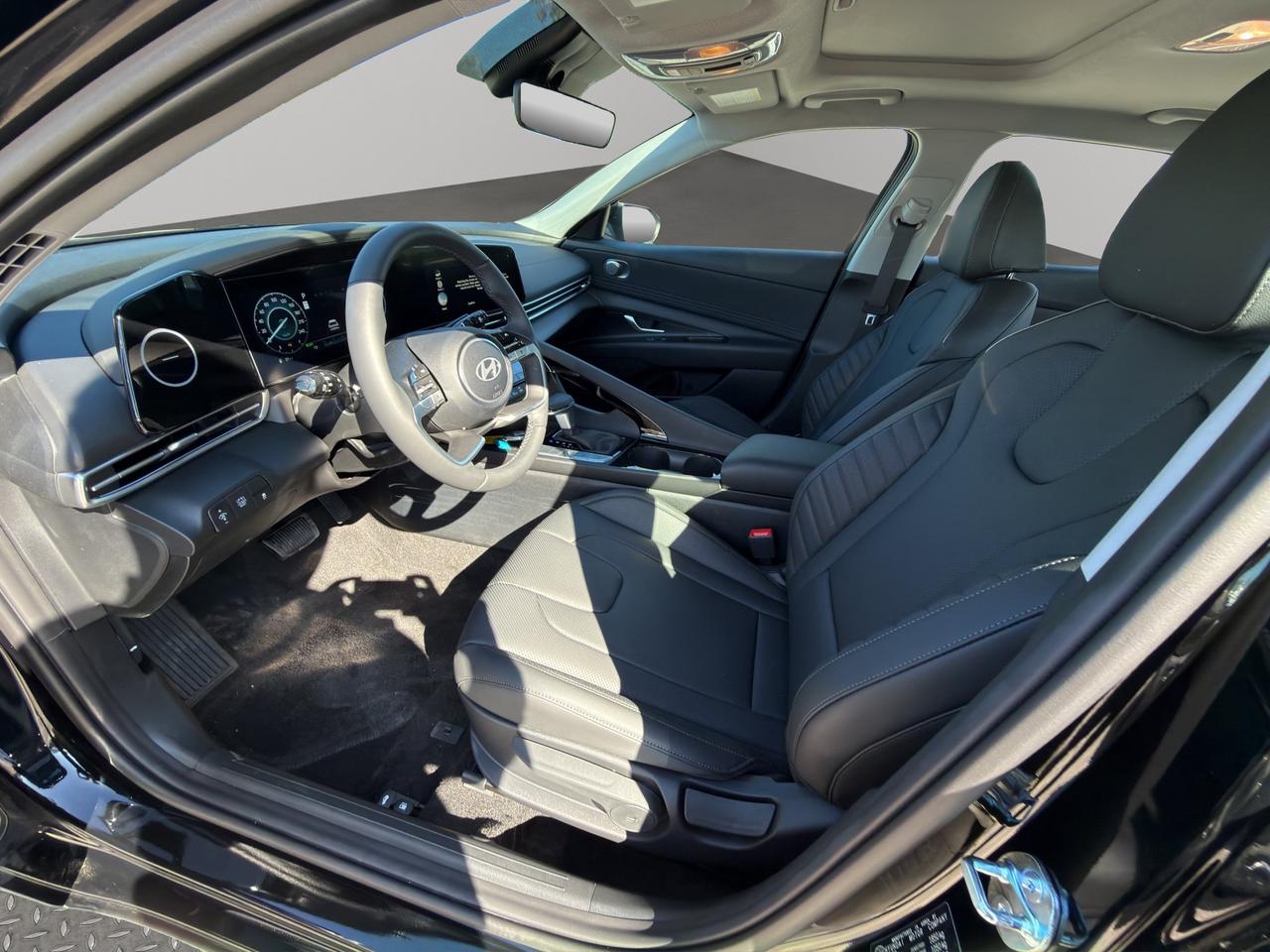 2026 Hyundai Elantra Hybrid Luxury Photo
