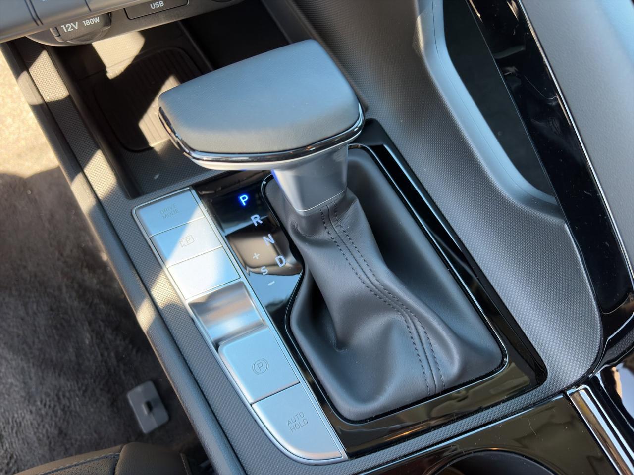 2026 Hyundai Elantra Hybrid Luxury Photo