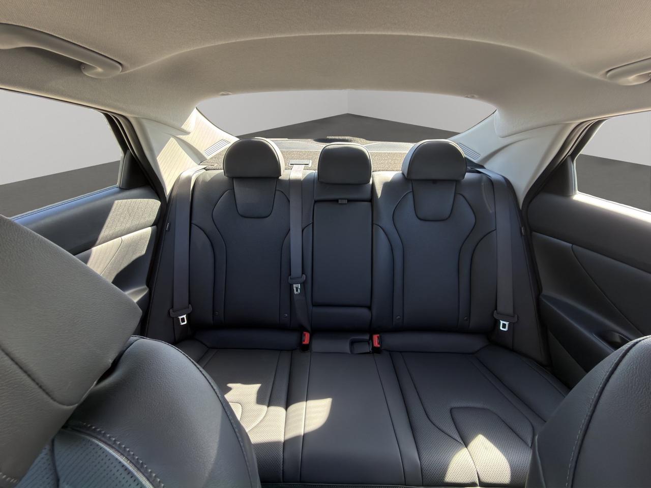 2026 Hyundai Elantra Hybrid Luxury Photo