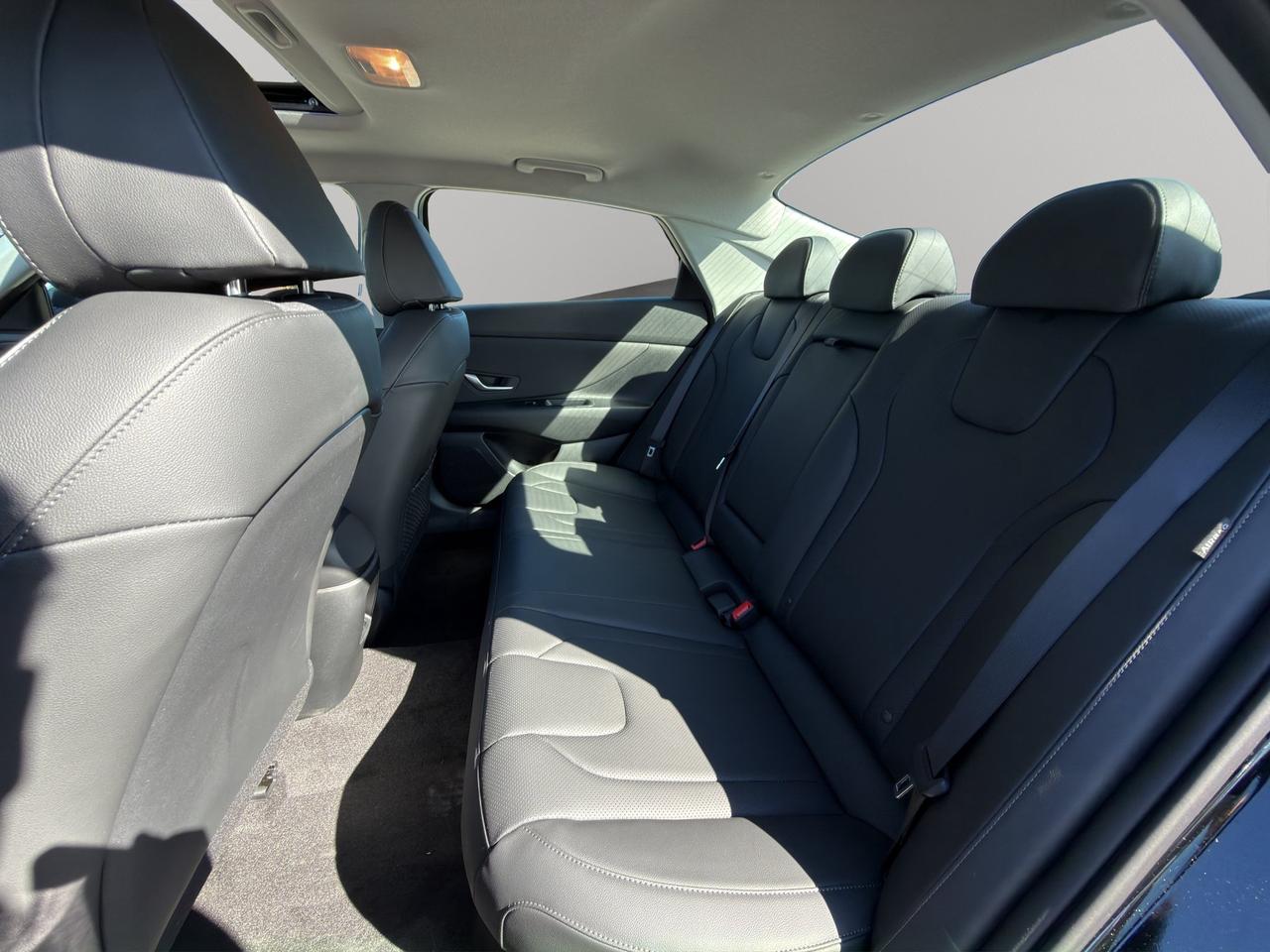 2026 Hyundai Elantra Hybrid Luxury Photo