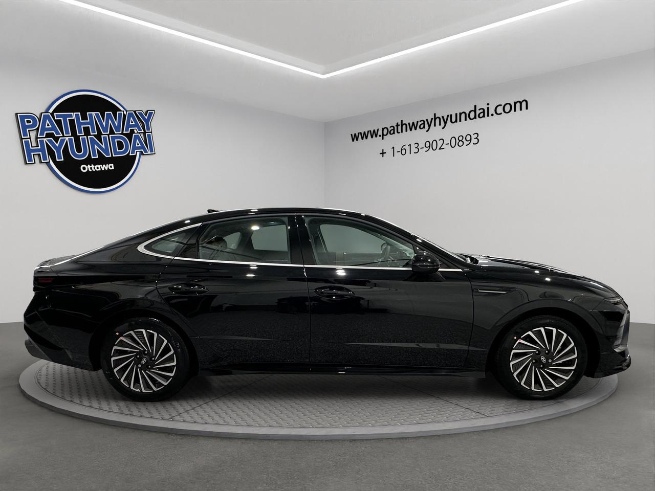 2026 Hyundai Sonata Hybrid Preferred-Trend Photo2
