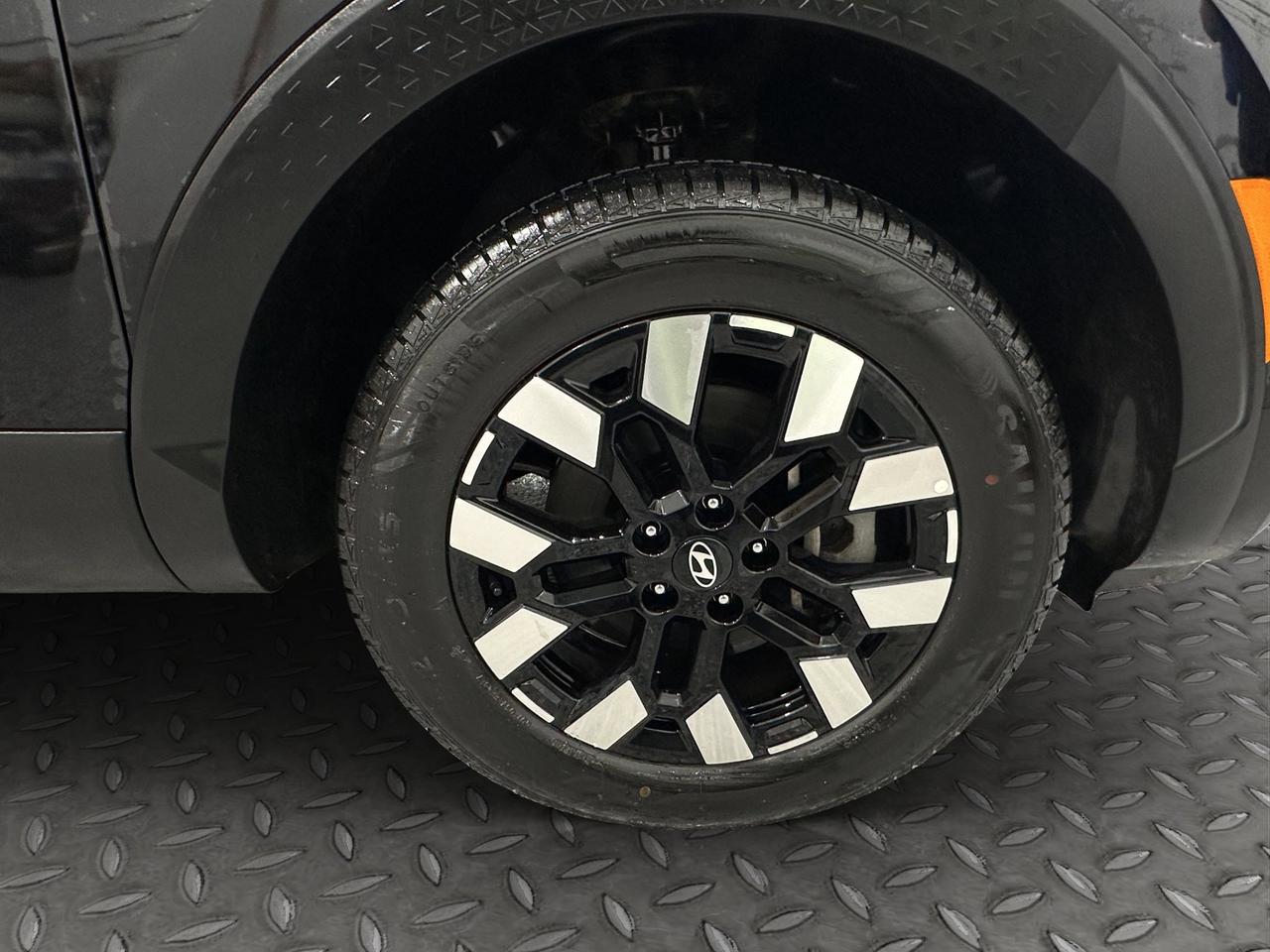 2025 Hyundai Santa Cruz Preferred | Reverse Cam | Heated Seats Photo