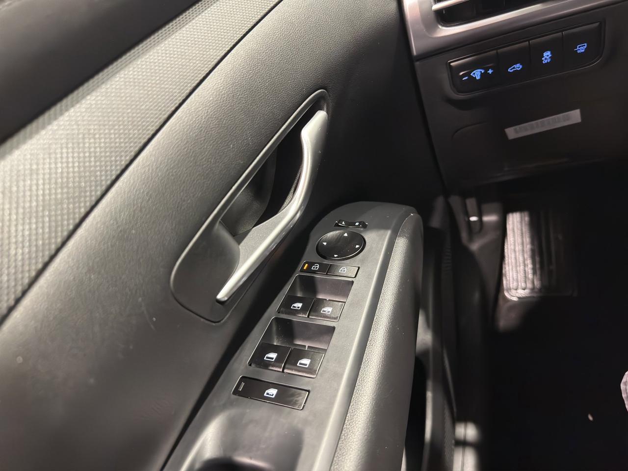 2025 Hyundai Santa Cruz Preferred | Reverse Cam | Heated Seats Photo