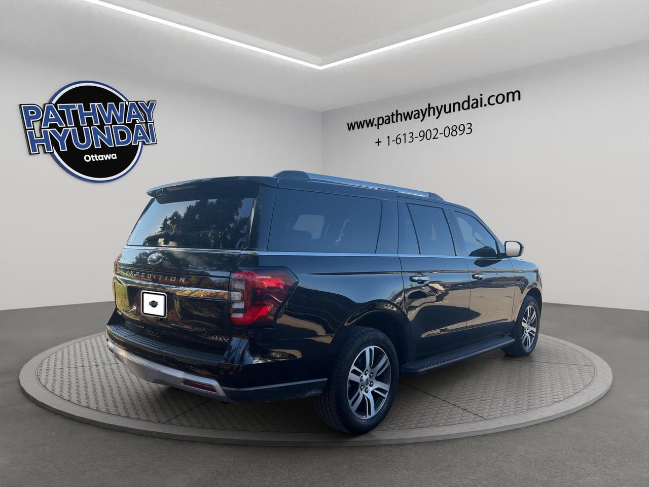 2024 Ford Expedition Limited Max | 9,000 lbs Towing Capacity | Sunroof | Cross-traffic alert | Pre-collision assist | Photo