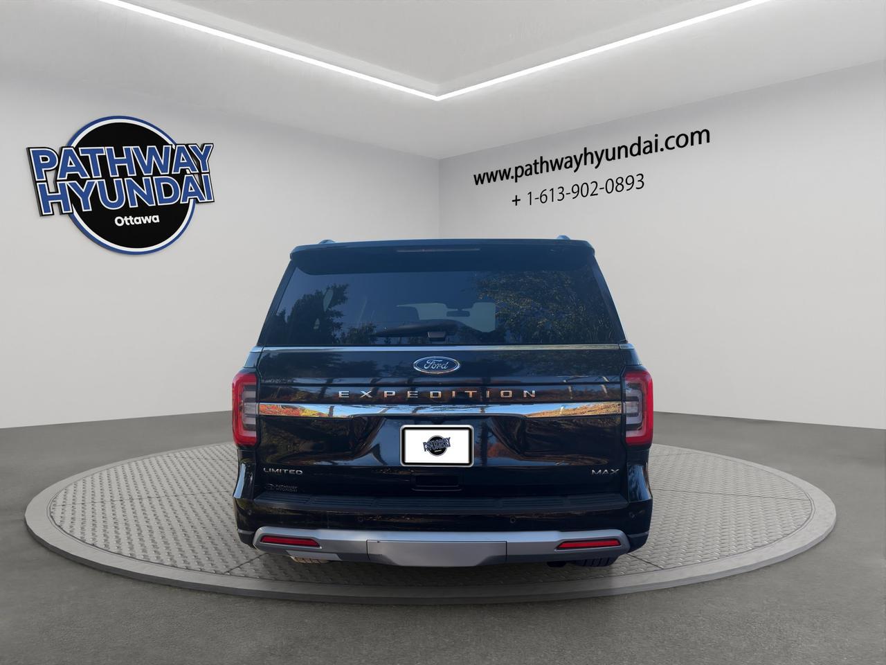 2024 Ford Expedition Limited Max | 9,000 lbs Towing Capacity | Sunroof | Cross-traffic alert | Pre-collision assist | Photo4
