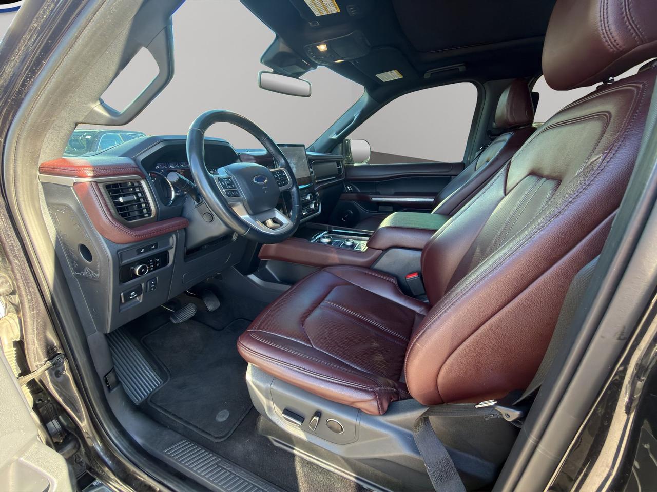 2024 Ford Expedition Limited Max | 9,000 lbs Towing Capacity | Sunroof | Cross-traffic alert | Pre-collision assist | Photo