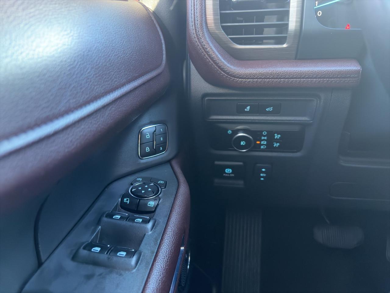 2024 Ford Expedition Limited Max | 9,000 lbs Towing Capacity | Sunroof | Cross-traffic alert | Pre-collision assist | Photo