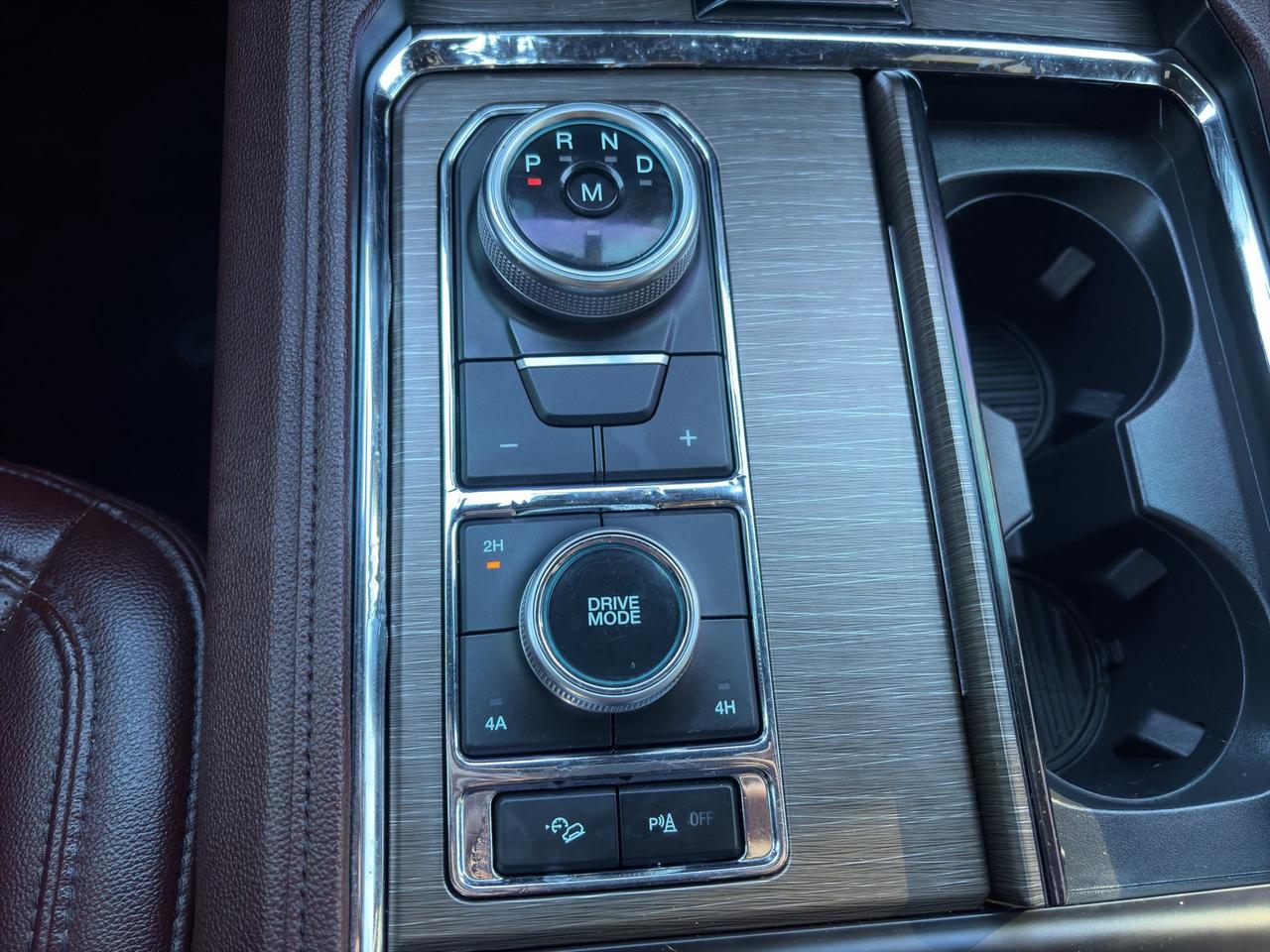 2024 Ford Expedition Limited Max | 9,000 lbs Towing Capacity | Sunroof | Cross-traffic alert | Pre-collision assist | Photo