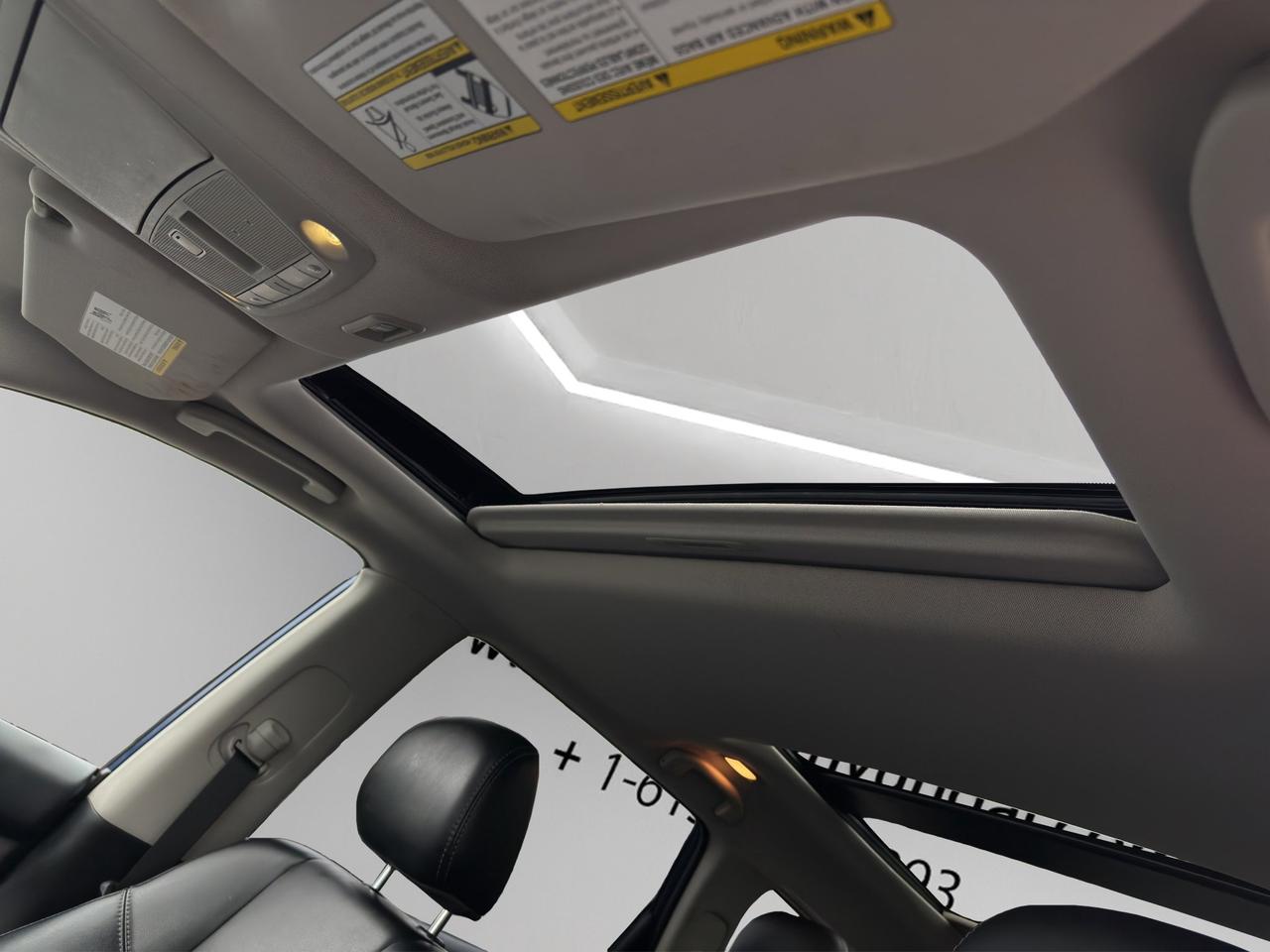 2019 Nissan Pathfinder SL Premium | Reverse Cam | Heated Seats Photo