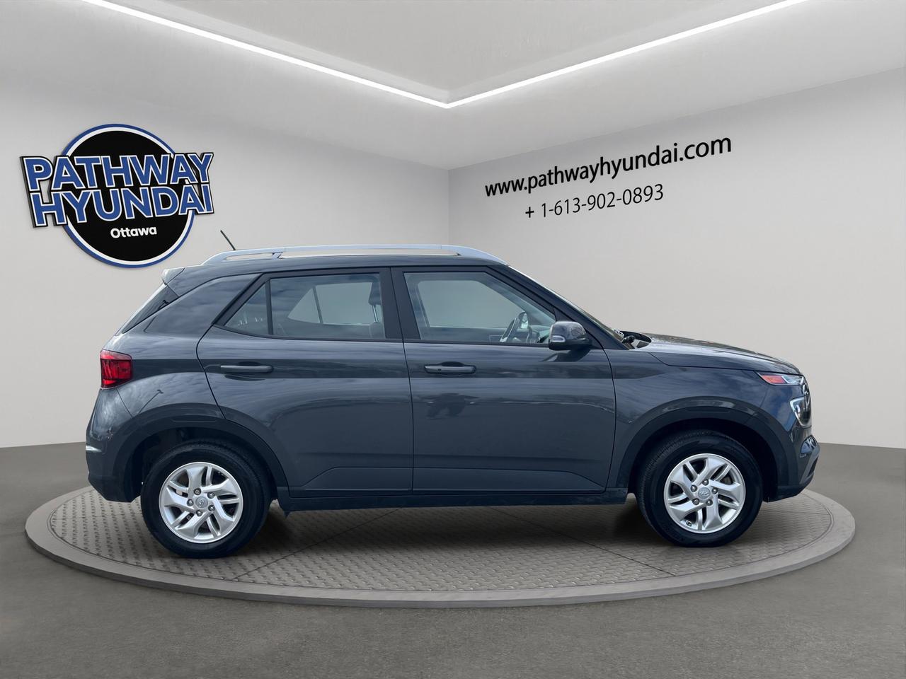 2024 Hyundai Venue Preferred | Reverse Cam | Heated Seats Photo