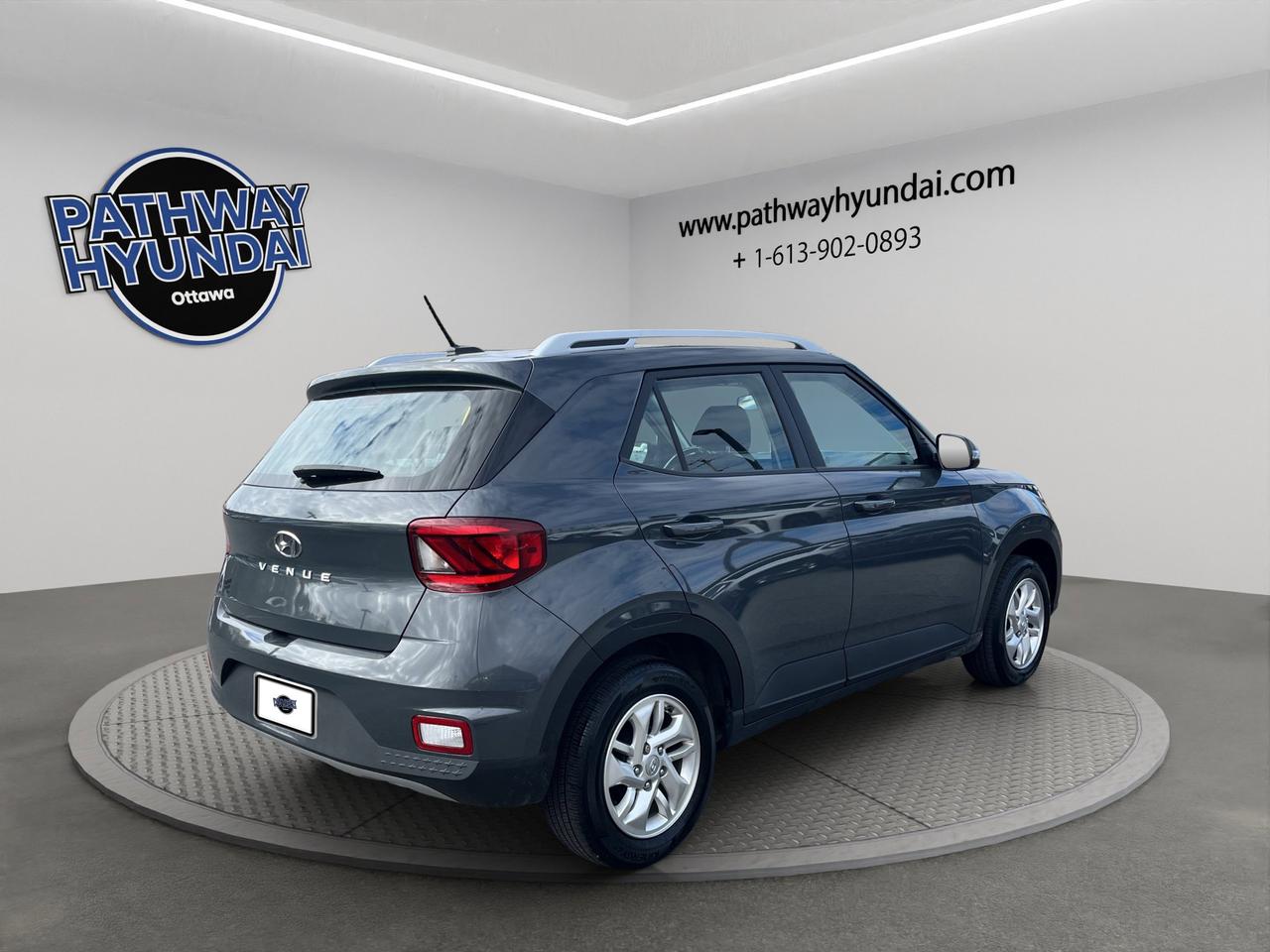2024 Hyundai Venue Preferred | Reverse Cam | Heated Seats Photo3