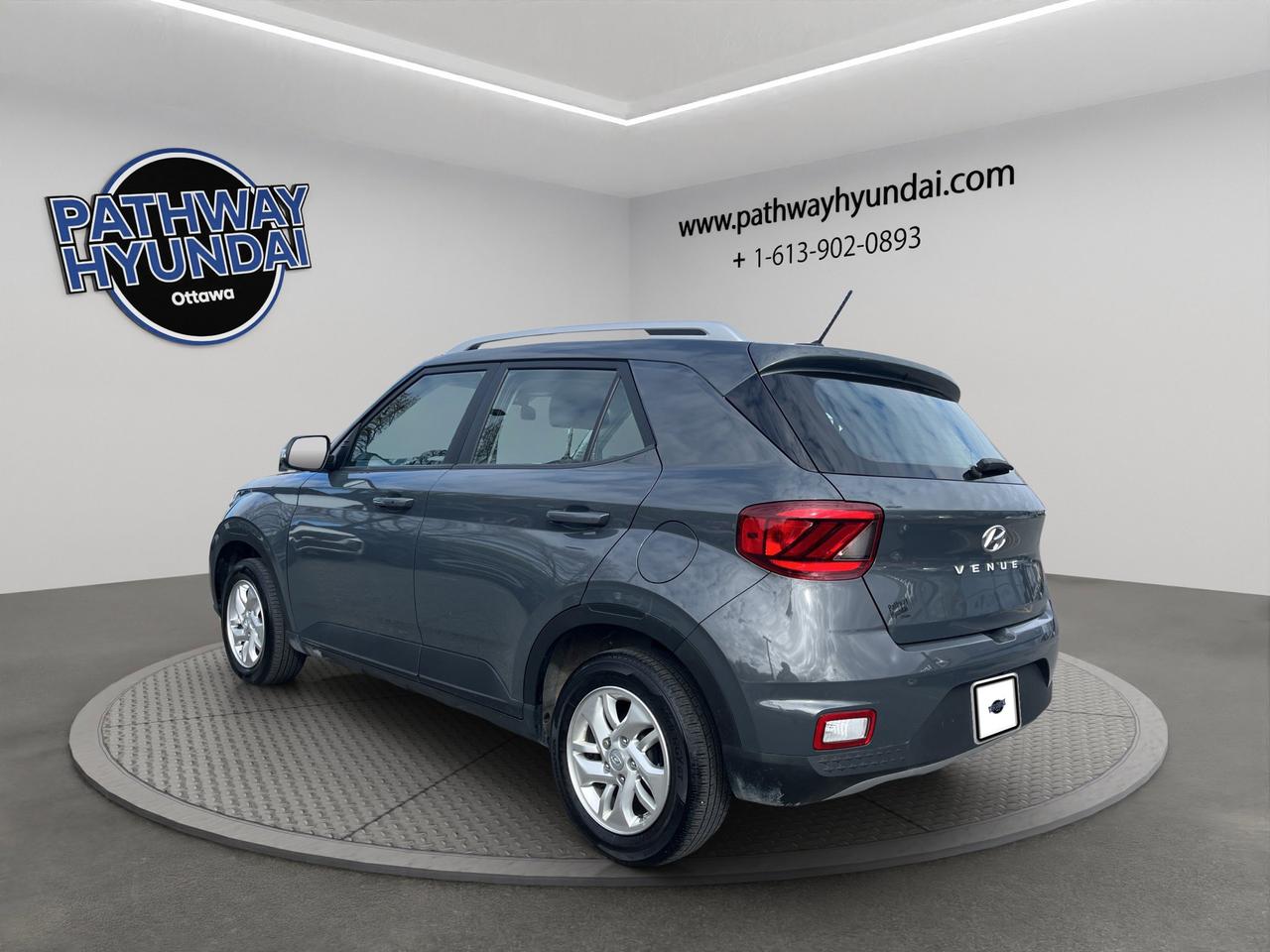 2024 Hyundai Venue Preferred | Reverse Cam | Heated Seats Photo