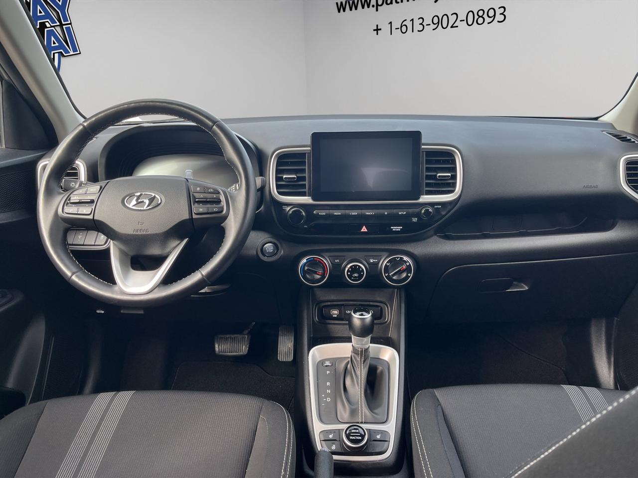 2024 Hyundai Venue Preferred | Reverse Cam | Heated Seats Photo