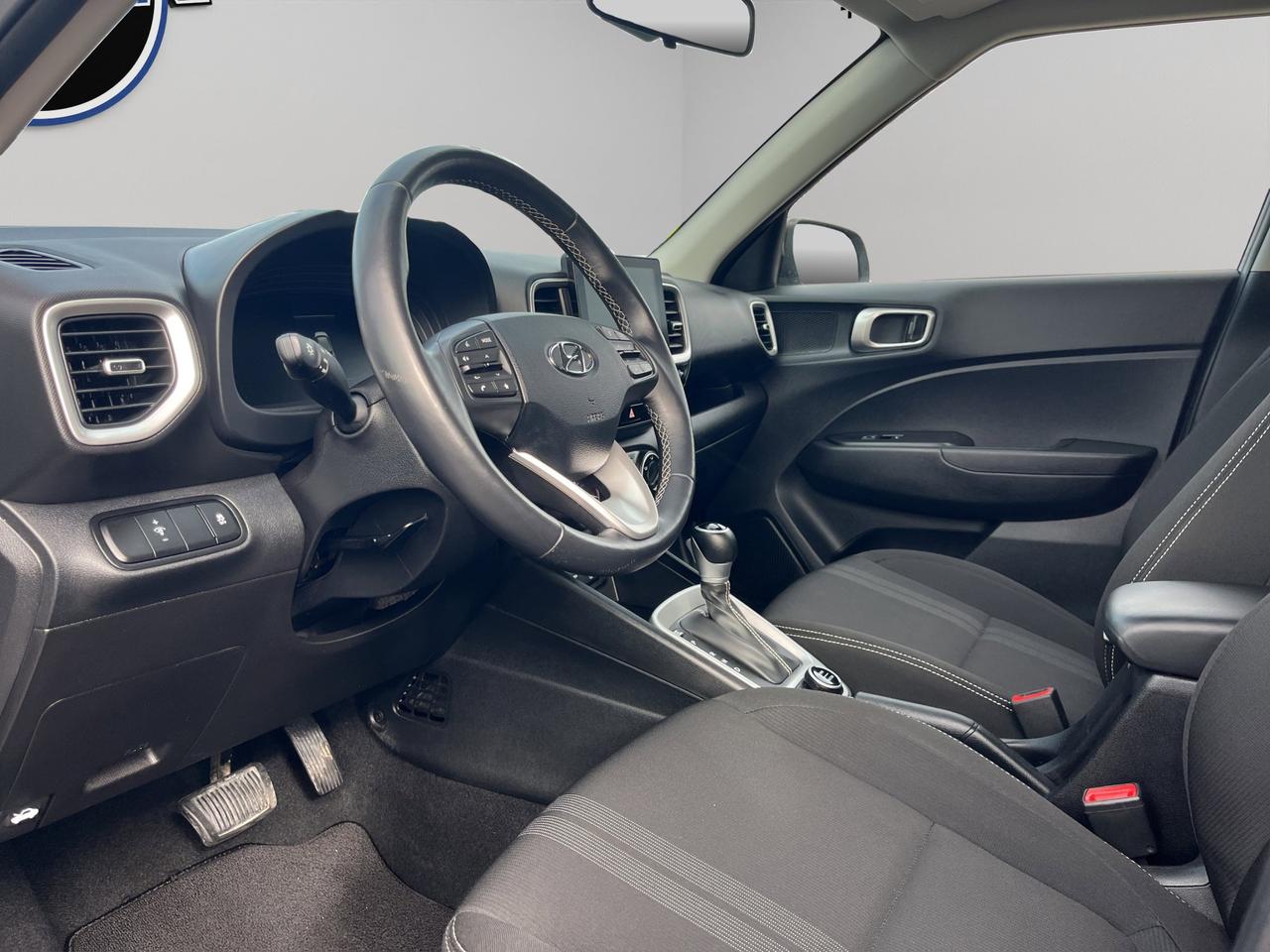 2024 Hyundai Venue Preferred | Reverse Cam | Heated Seats Photo