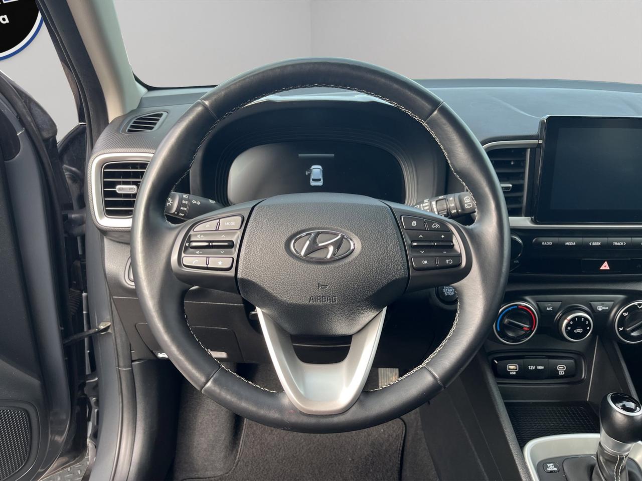2024 Hyundai Venue Preferred | Reverse Cam | Heated Seats Photo